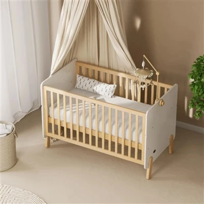 Cuna con cama compartida junto a la cama