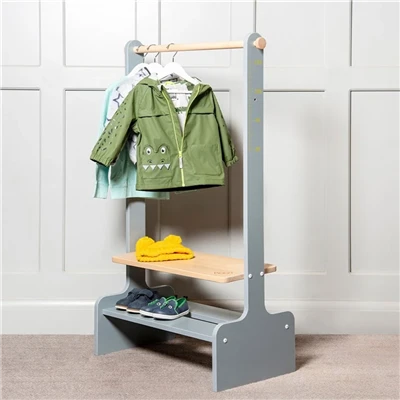 Perchero de madera para niños